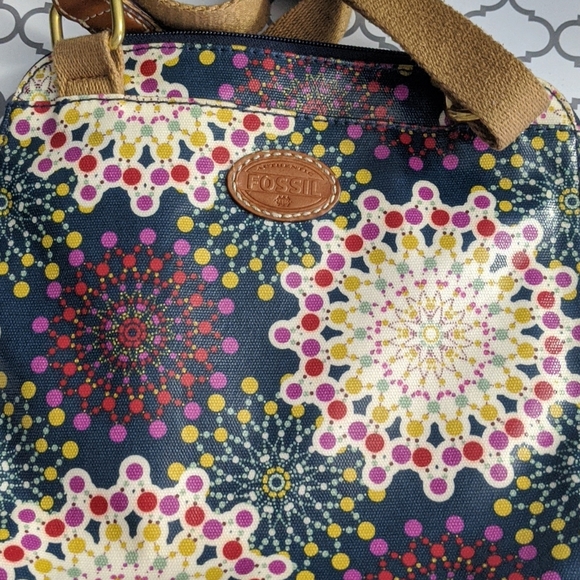 Fossil Keeper Crossbody - Picture 2 of 4